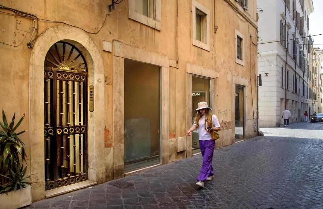 The Right Place 4U Mario De Fiori Apartment-1